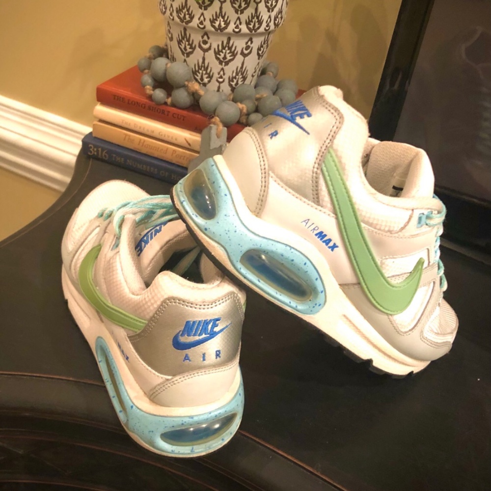 Vintage Nike Air Max female tennis shoes